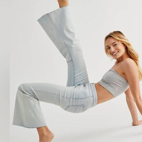 Free People NWT Youthquake Crop Flare Jeans Bleach Out Size 30 Retro Raw Hem - Picture 1 of 12